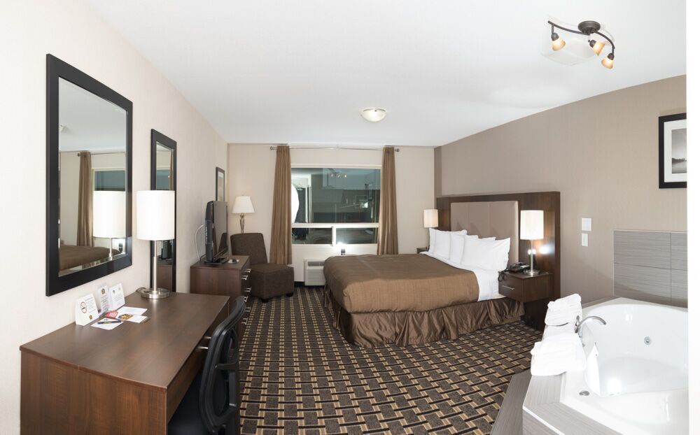 Western Star Inn And Suites Carlyle Exterior photo